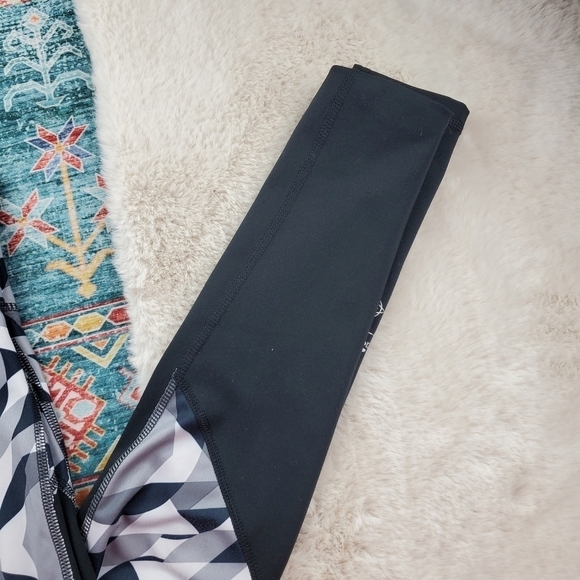 Adidas Gray Black Geometric Legging CV7088 US XS - Picture 3 of 8